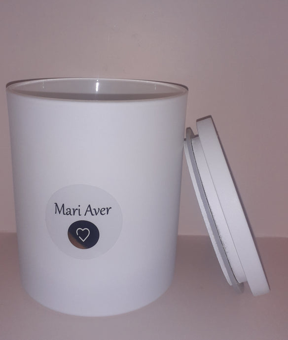 Festive Feels - Frankincense and Myrrh Winter White Candle Lrg