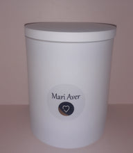 Load image into Gallery viewer, Festive Feels - Frankincense and Myrrh Winter White Candle Lrg